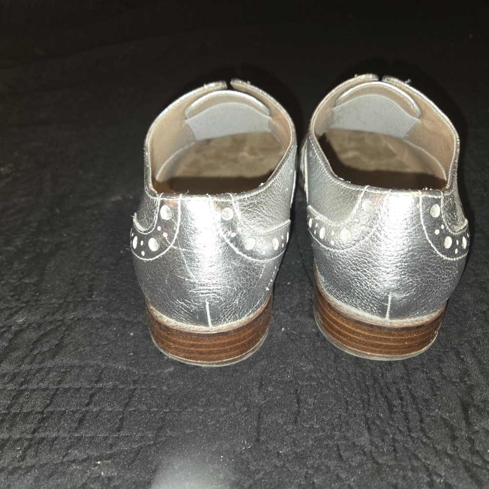 Vionic Silver Oxfords - image 3